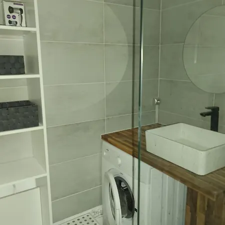 Spacious Ideal For Leisure And Work *